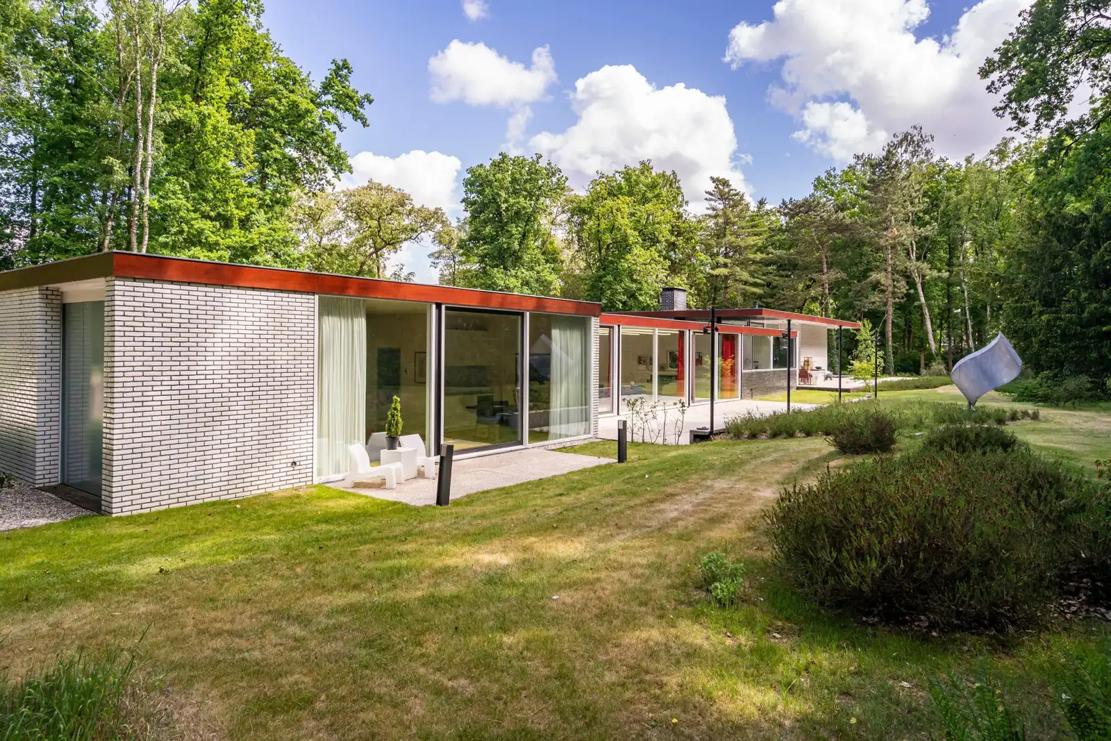 Woonhuis Bosschaert, Laren – tuin met gevel